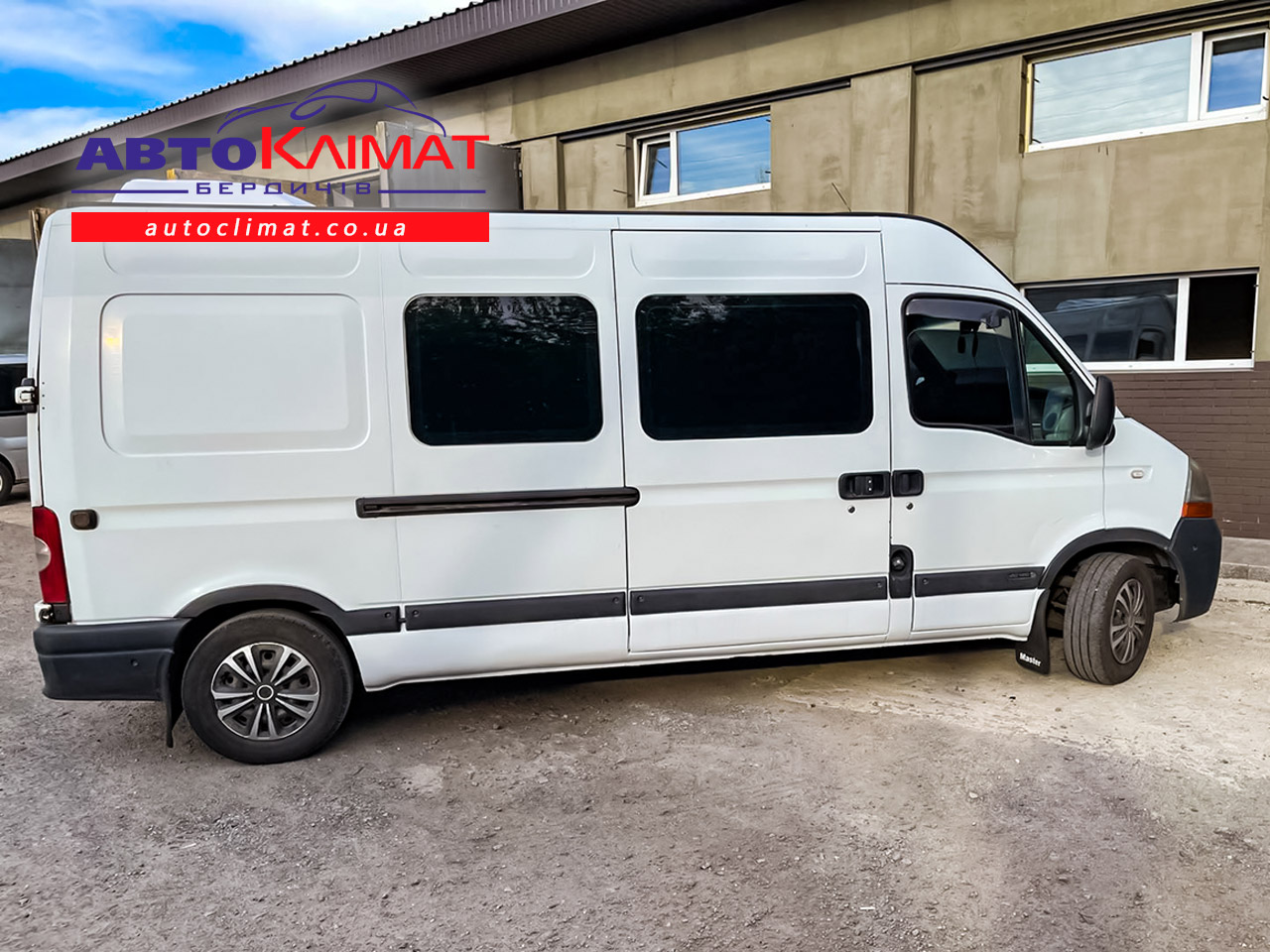 Монтаж крышного кондиционера Renault Master