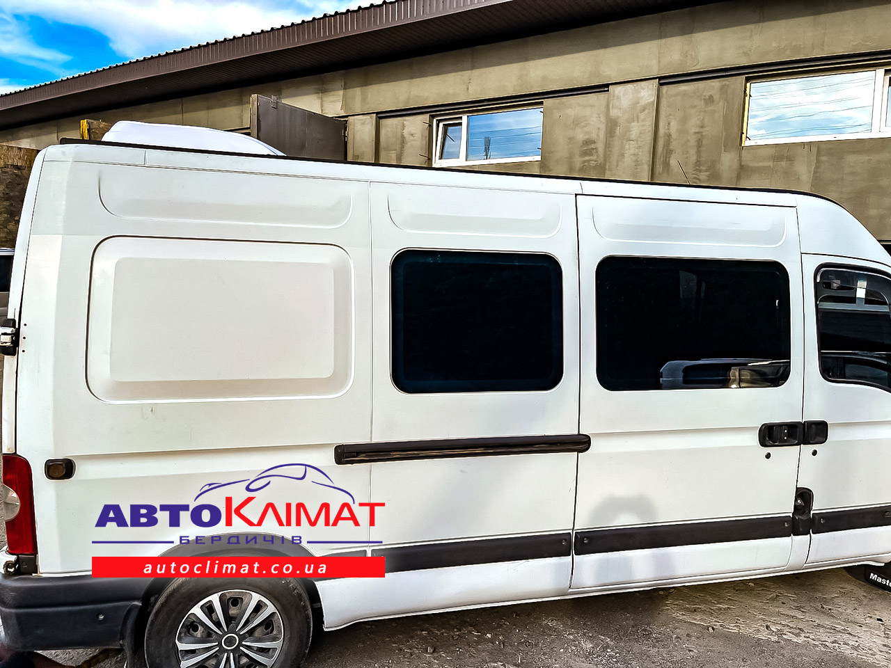 Монтаж крышного кондиционера Renault Master
