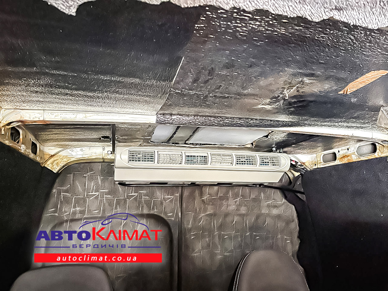 Монтаж крышного кондиционера Renault Master