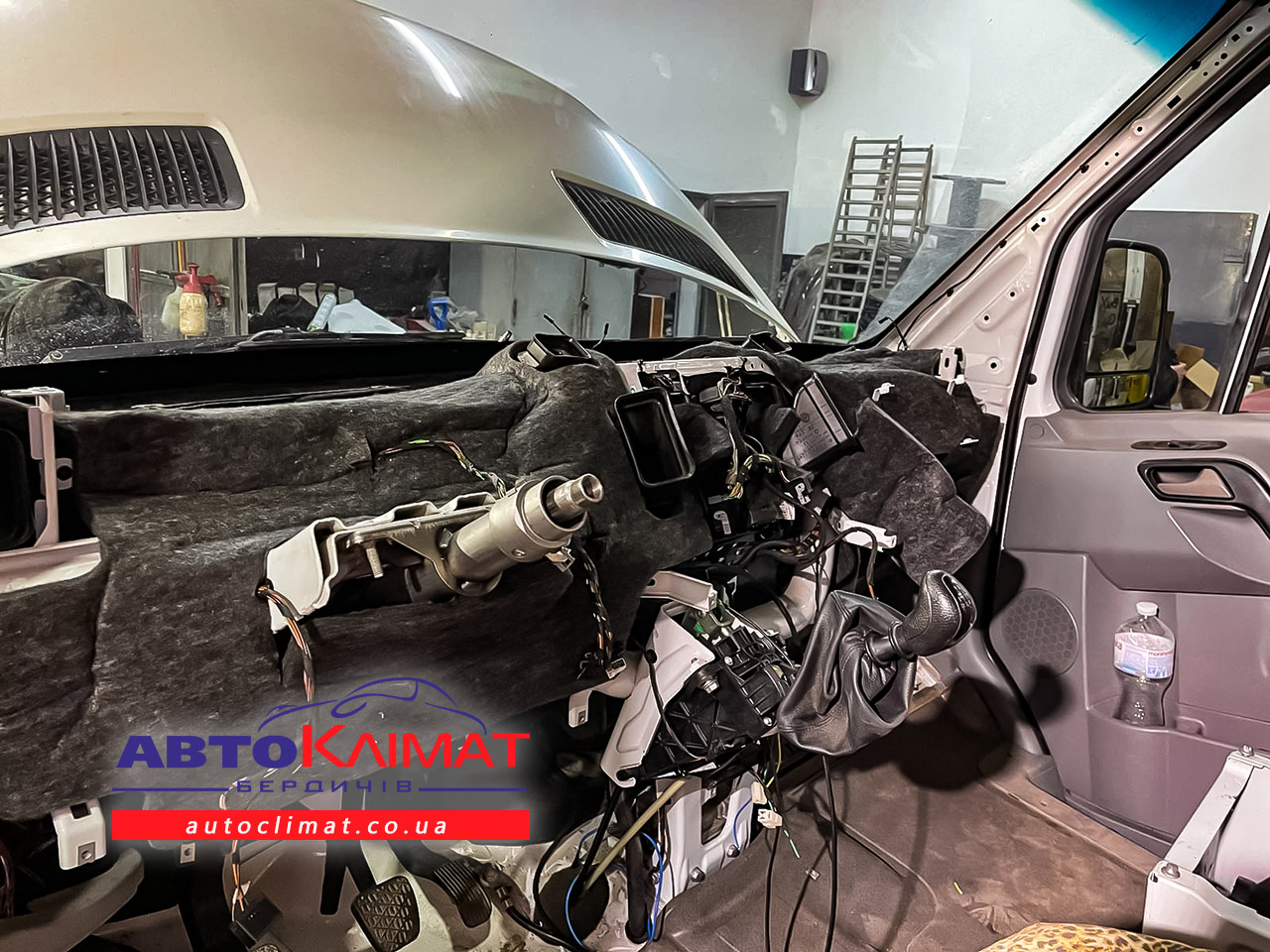 Монтаж штатного кондиционера Mercedes Sprinter 906