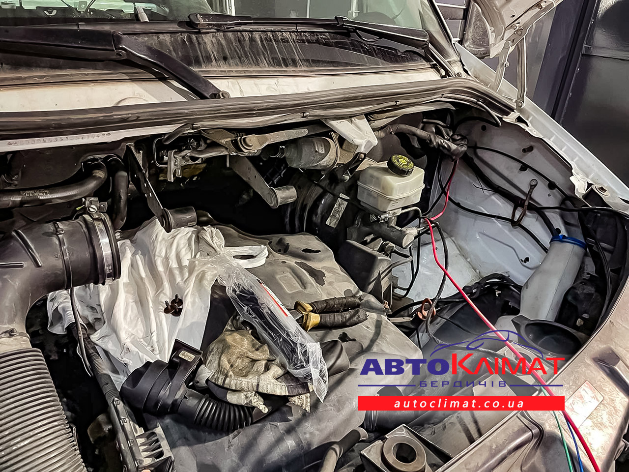 Монтаж штатного кондиционера Mercedes Sprinter 906