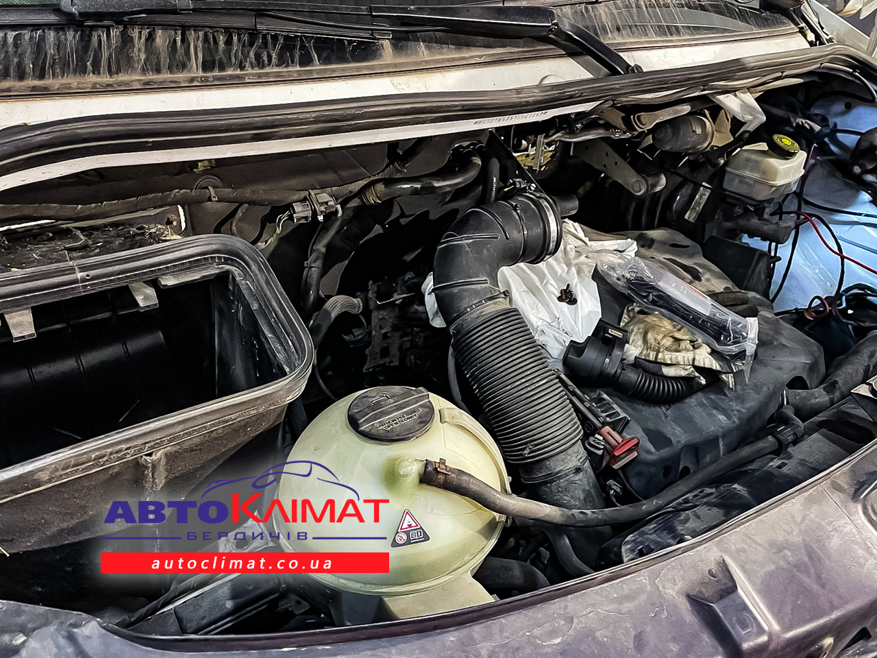 Монтаж штатного кондиционера Mercedes Sprinter 906