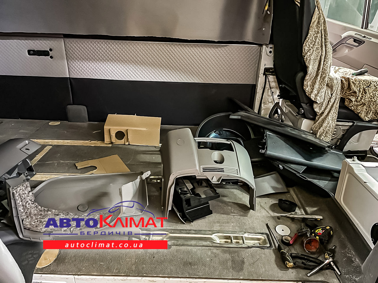 Монтаж штатного кондиционера Mercedes Sprinter 906